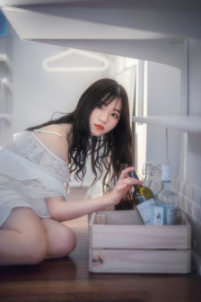 他的腰身缓慢的下沉